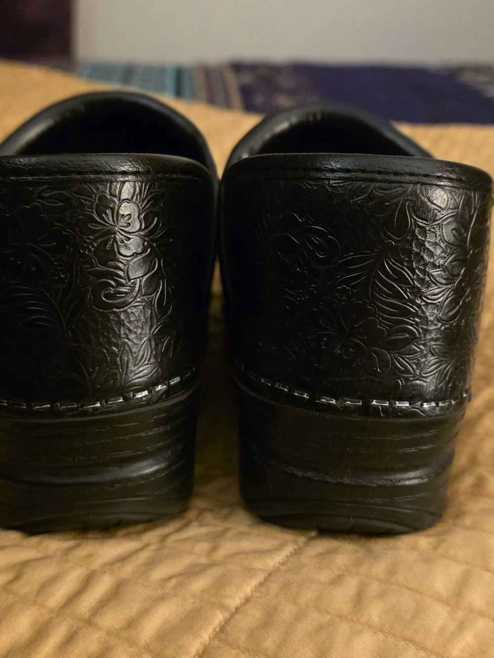 Dansko Women's Black Embossed Leather Clogs Size 38 - Picture 4 of 6